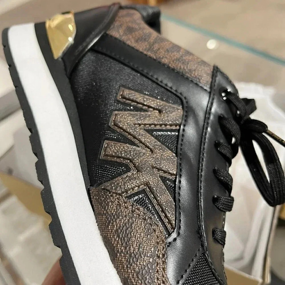 MICHAEL KORS Maddy Logo Trainer [size 6.5 vs size 7] - Picture 10 of 11